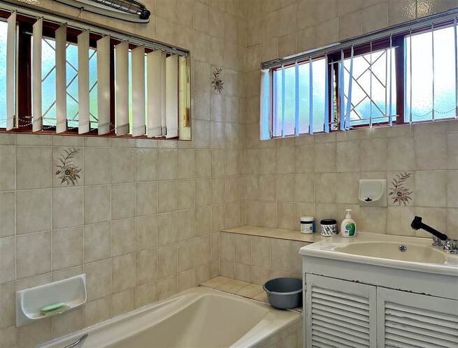 To Let 3 Bedroom Property for Rent in Avondale Western Cape